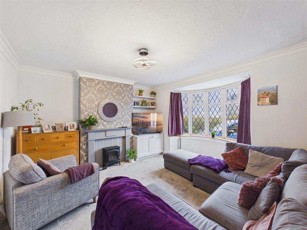 Property photo 2 of 21 Lounge