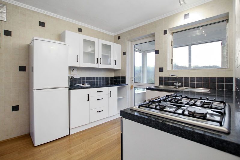 Property photo 3 of 9 Photo 7