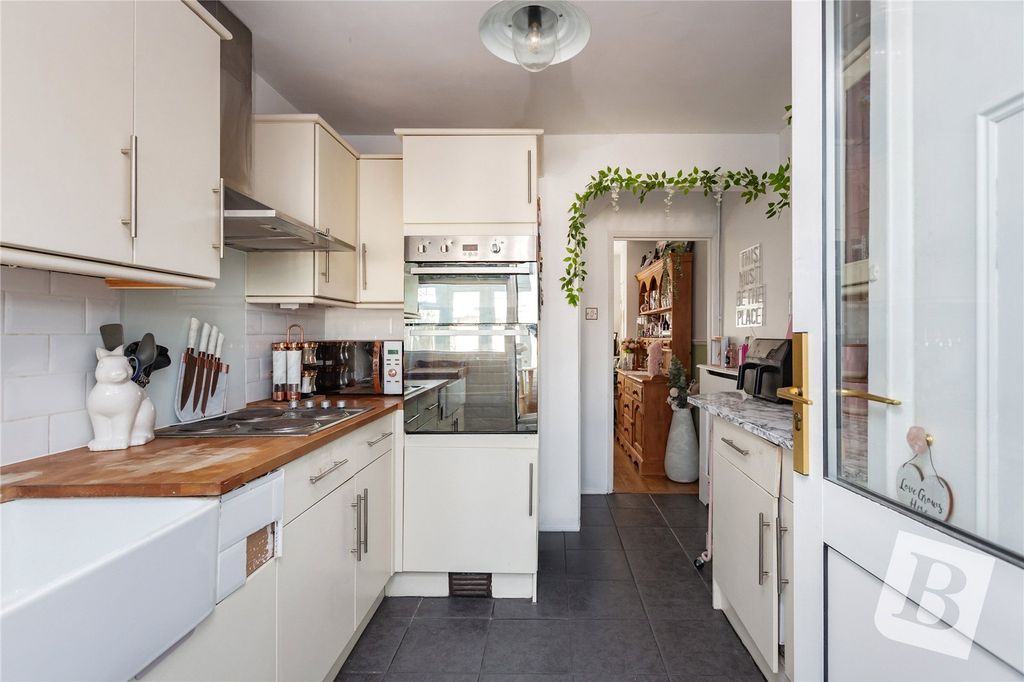 Property photo 2 of 14 Kitchen