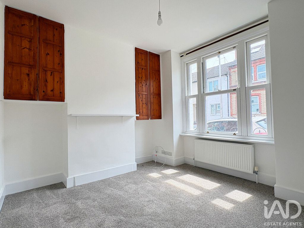 Property photo 3 of 18