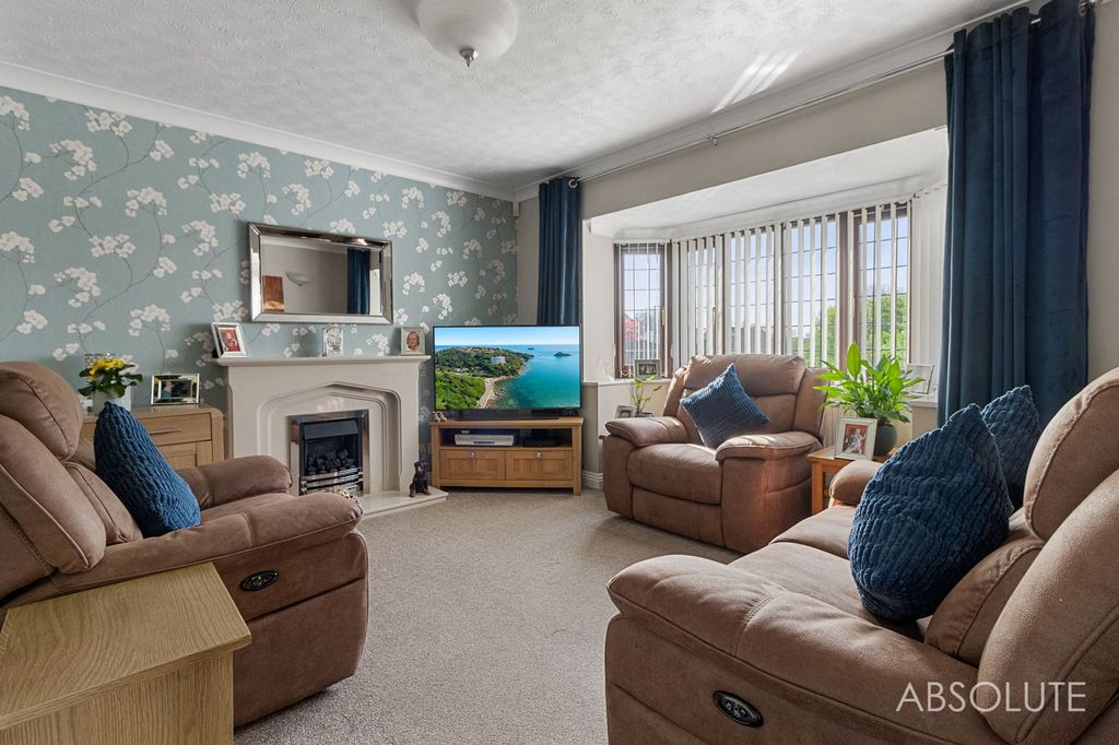 Property photo 3 of 19