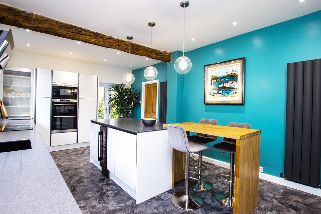 Property photo 3 of 28