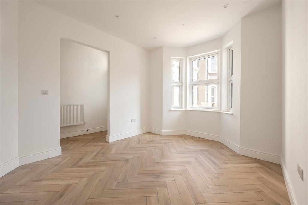 Property photo 3 of 23 Durham Road, E16