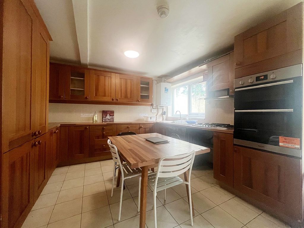 Property photo 2 of 11 2