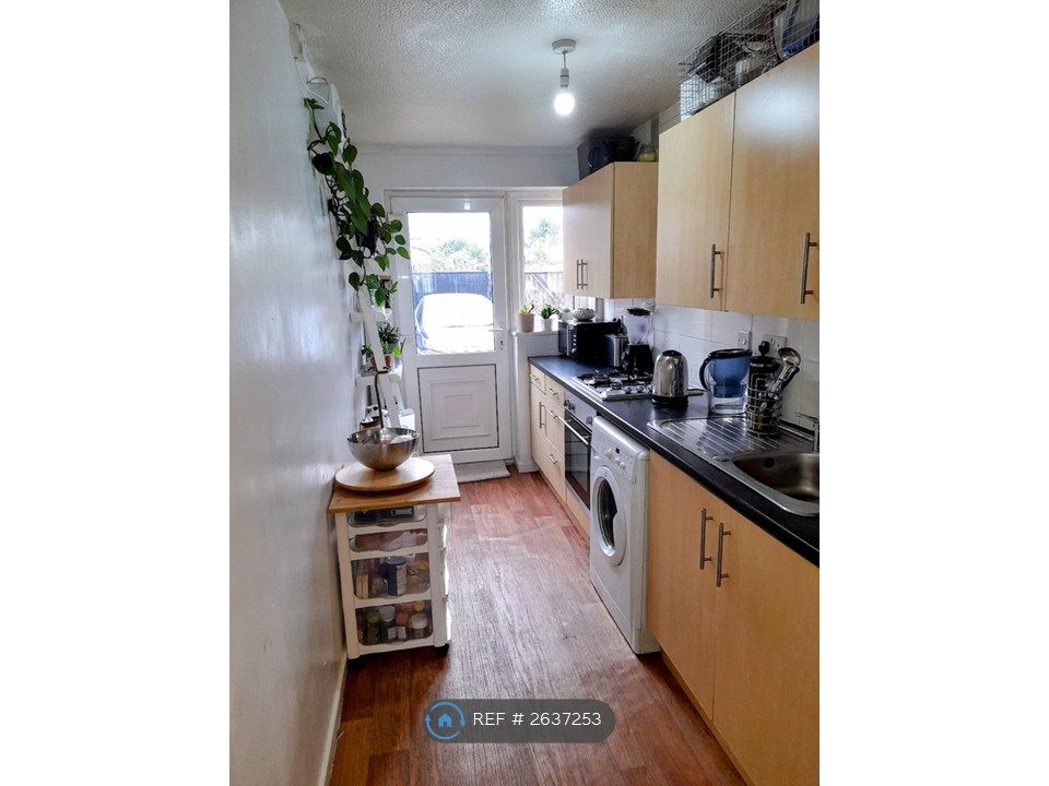 Property photo 3 of 6 Kitchen Photo 1