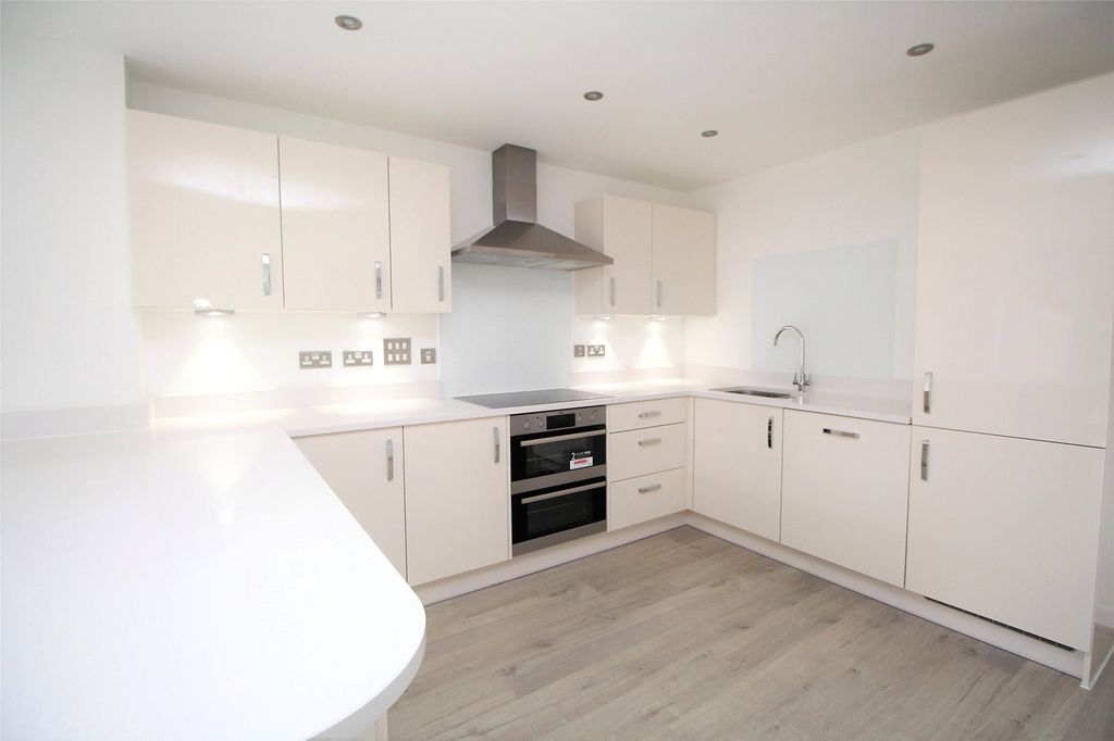 Property photo 2 of 14 Kitchen