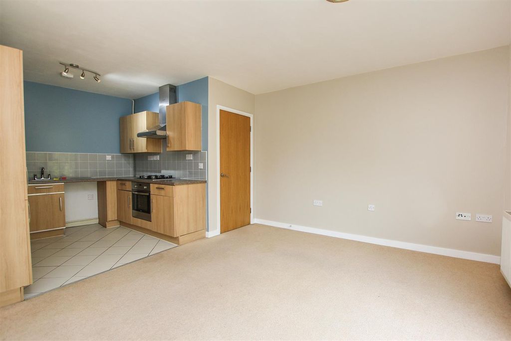 Property photo 2 of 9 Kitchen/Dining/Living Room