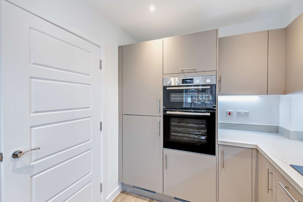 Property photo 3 of 8 Kitchen