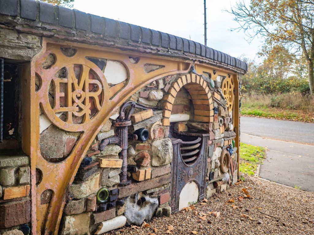 Property photo 2 of 39