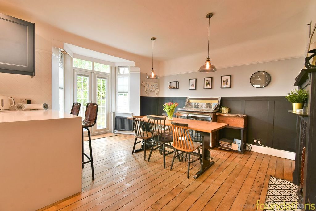 Property photo 2 of 20