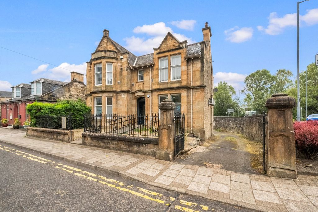 Property photo 2 of 34