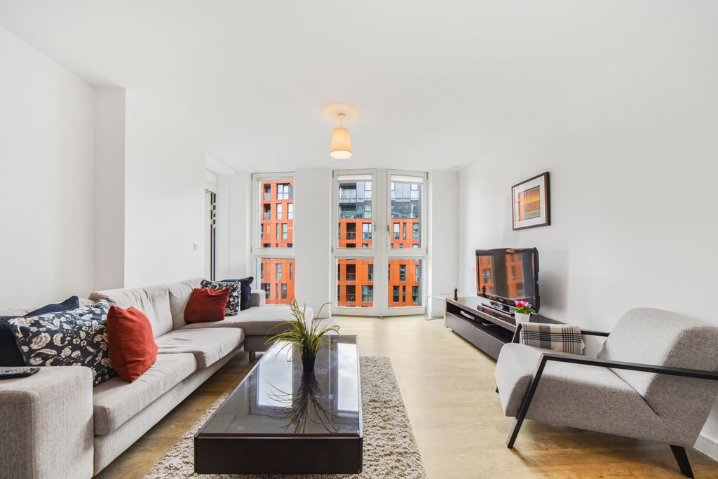 Property photo 1 of 12 Cable Walk Greenwich