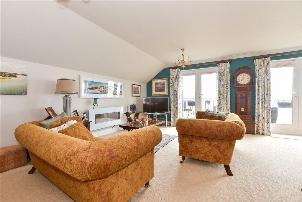 Property photo 1 of 18 Lounge/Dining Room