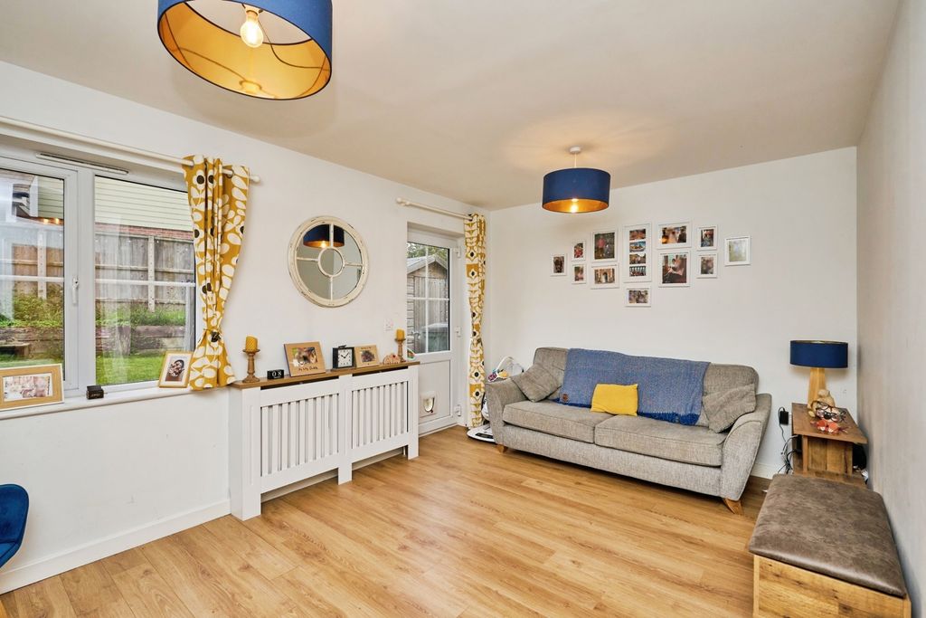 Property photo 3 of 14 Lounge