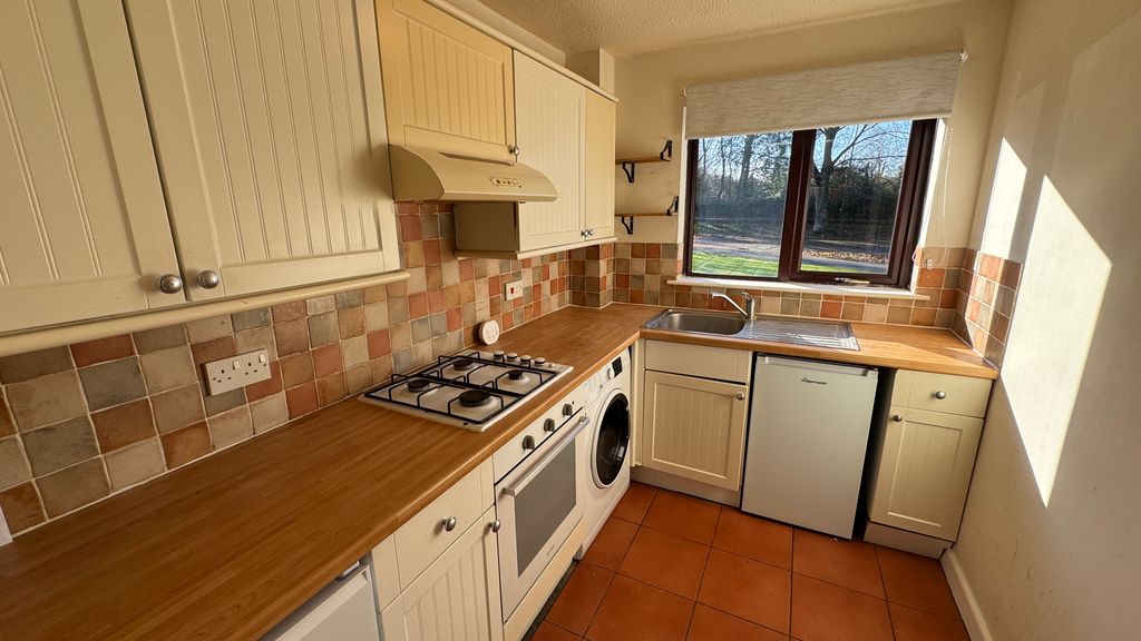 Property photo 2 of 8 Kitchen