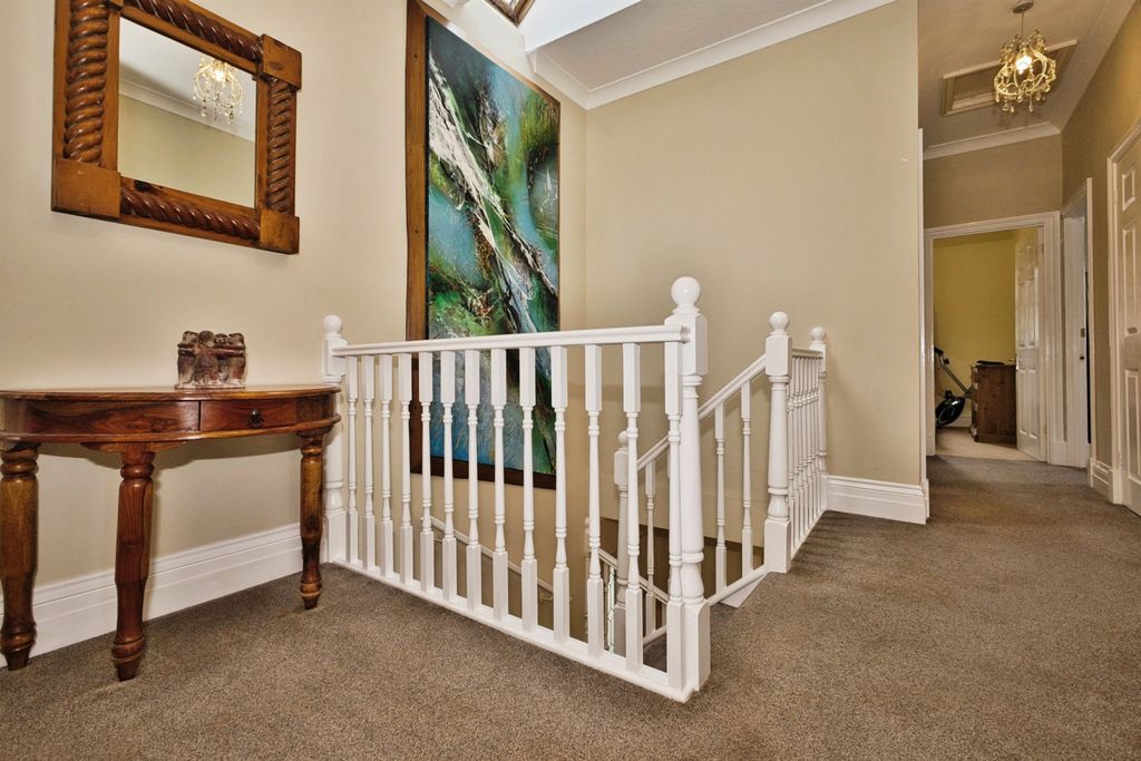 Property photo 3 of 28