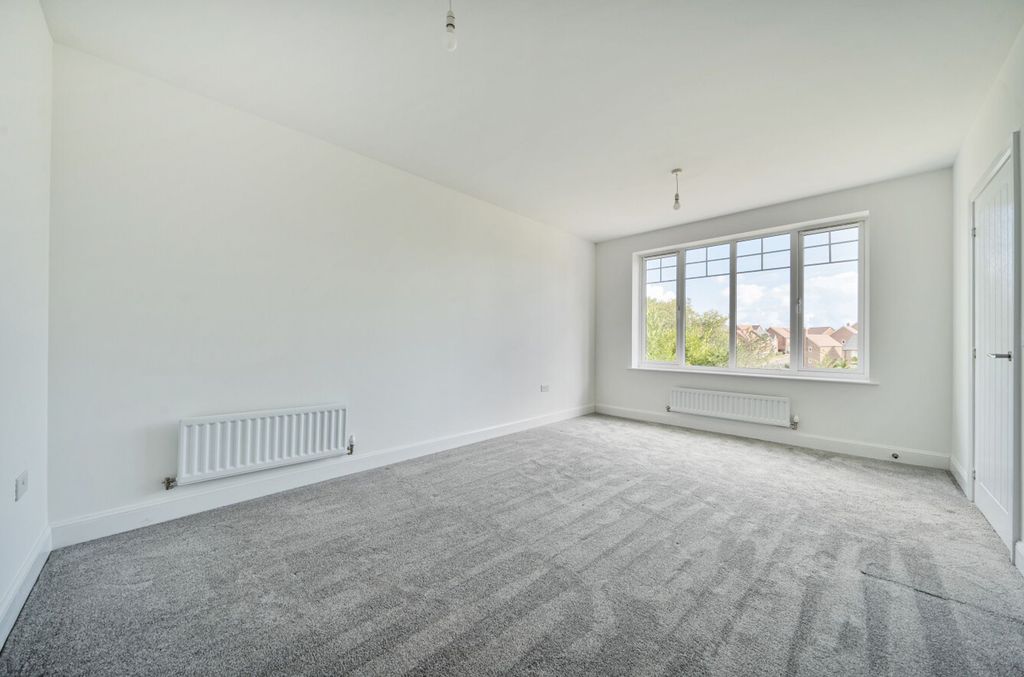 Property photo 2 of 30