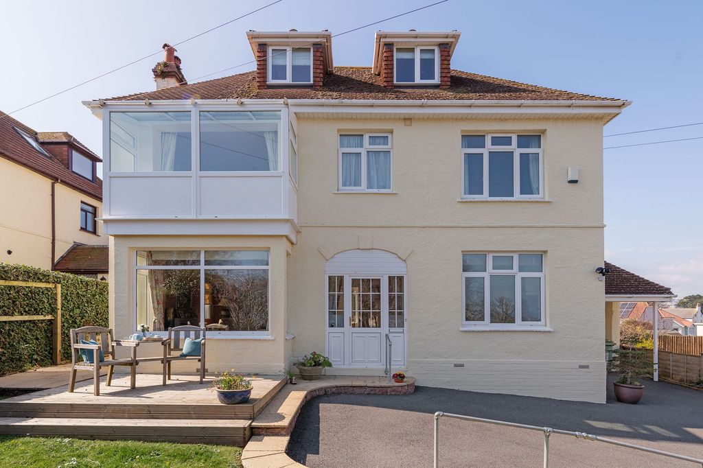 Property photo 2 of 14 Wavecrest, Paignton