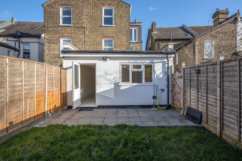 Property photo 3 of 33