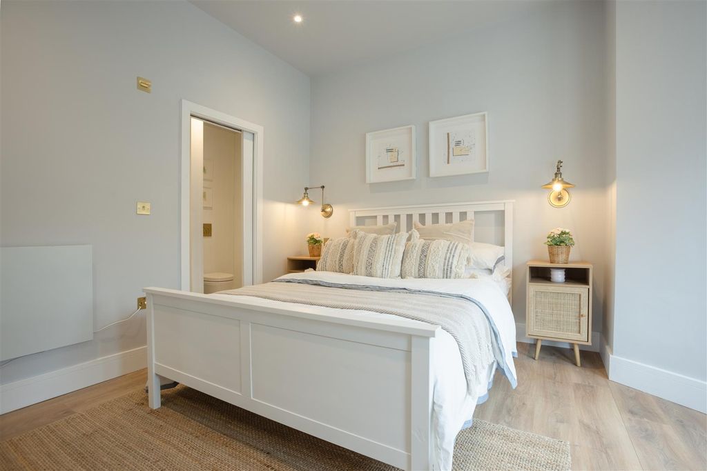 Property photo 2 of 8 Andy HMO -105.Jpg