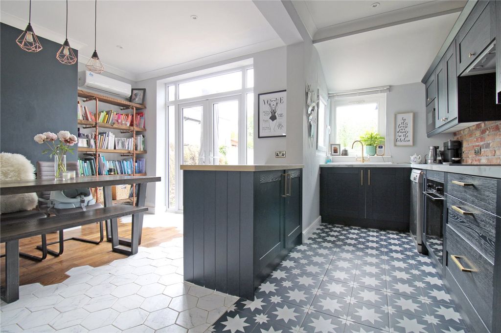 Property photo 3 of 22 Picture No. 13