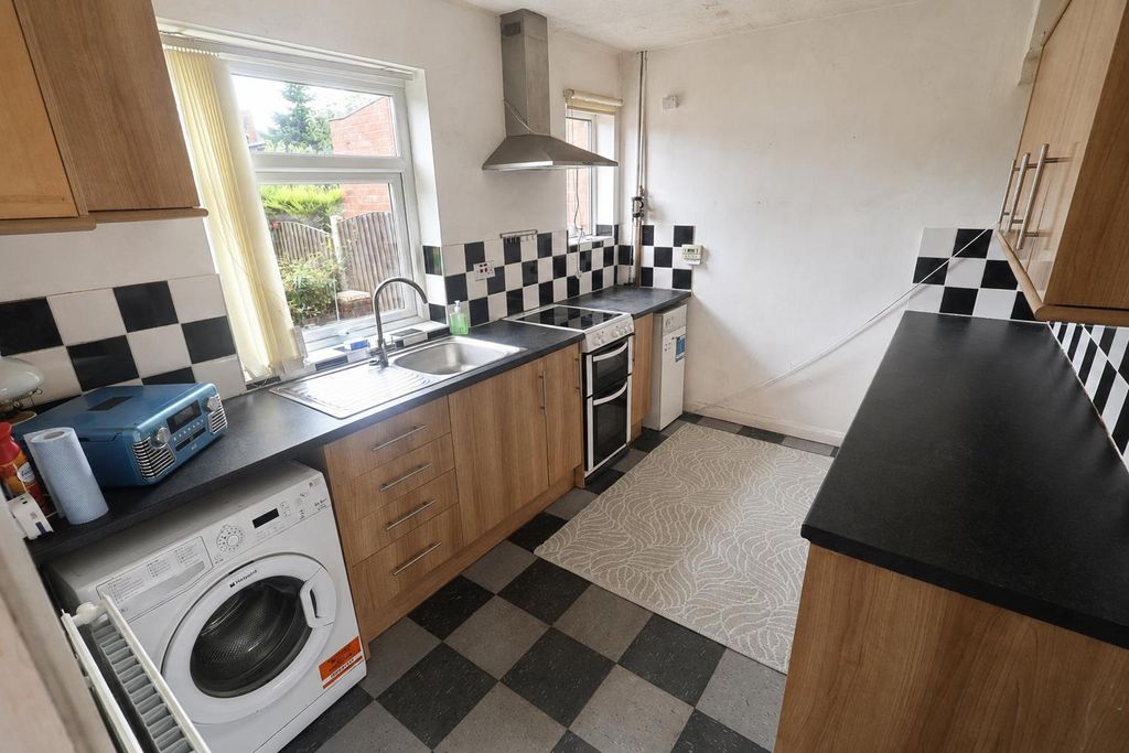 Property photo 3 of 9 Kitchen