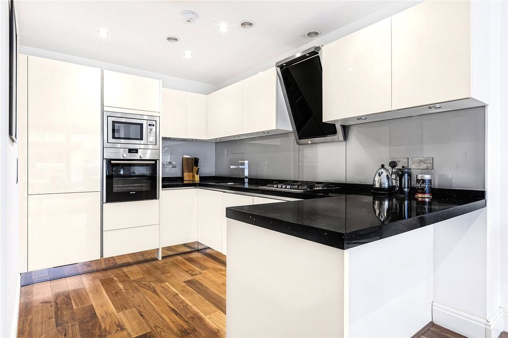 Property photo 2 of 14 Kitchen