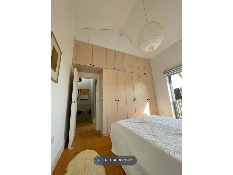 Property photo 3 of 32 South Bedroom 1