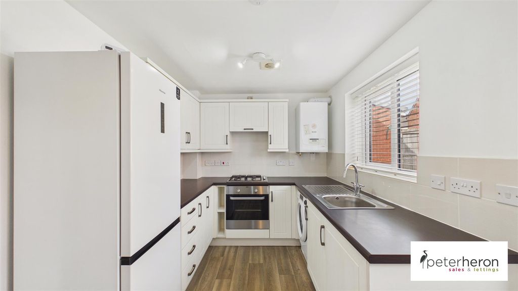 Property photo 3 of 15 Kitchen