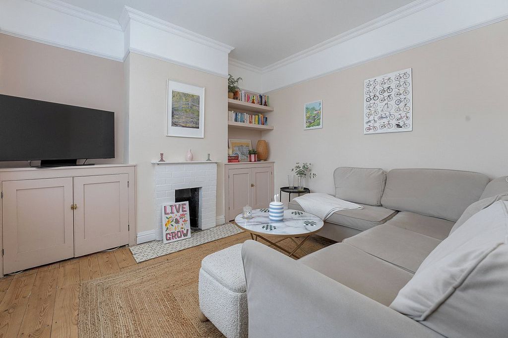 Property photo 2 of 19 Picture No. 02