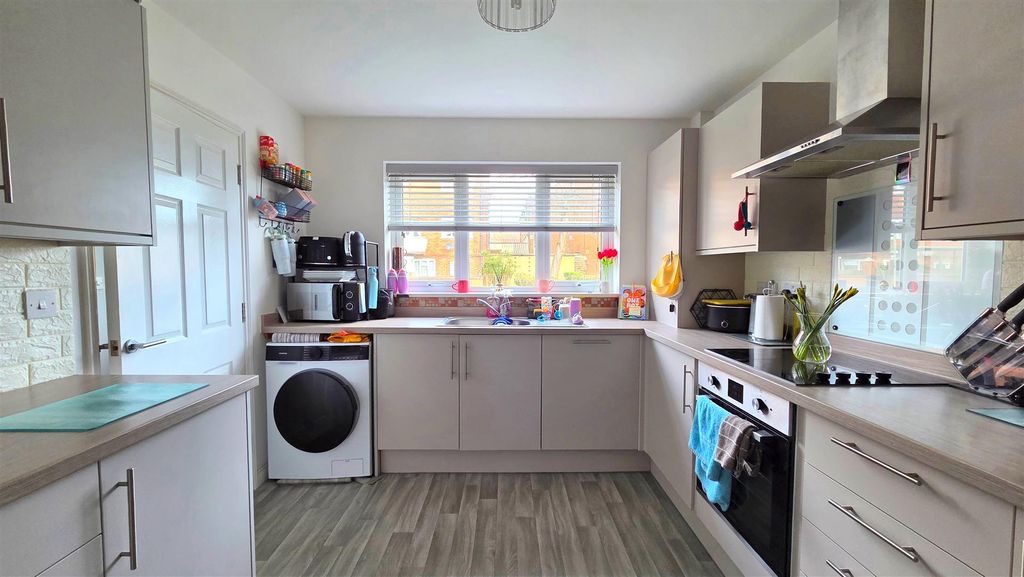 Property photo 3 of 13 Kitchen