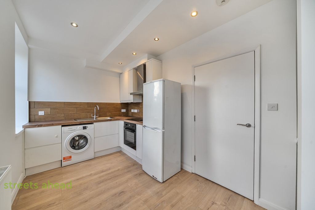 Property photo 3 of 10 0Bb039E4-Baf2-47E...