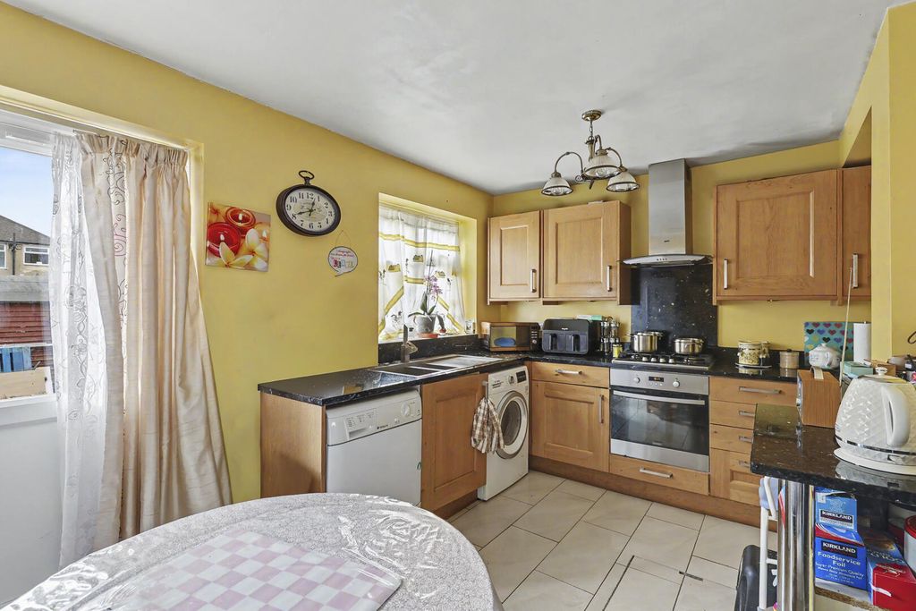 Property photo 3 of 25 Kitchen