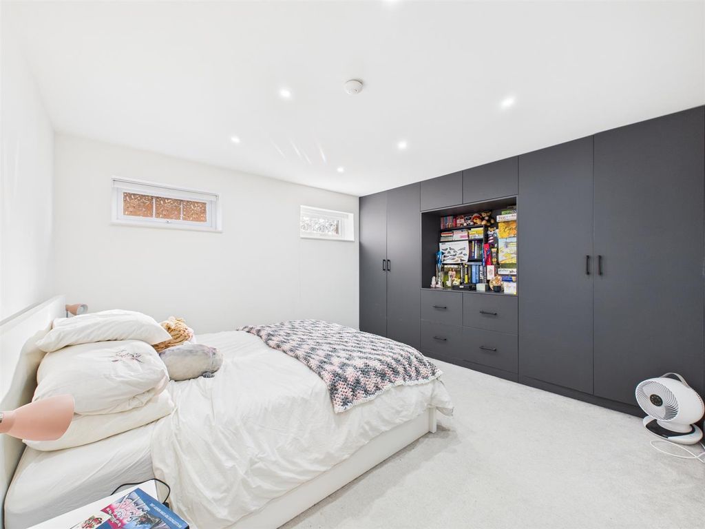 Additional image 8 of 2 bed flat for saleMarlpit Lane, Coulsdon CR5