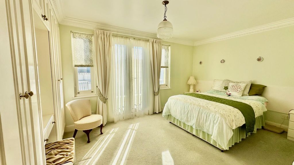 Property photo 3 of 22