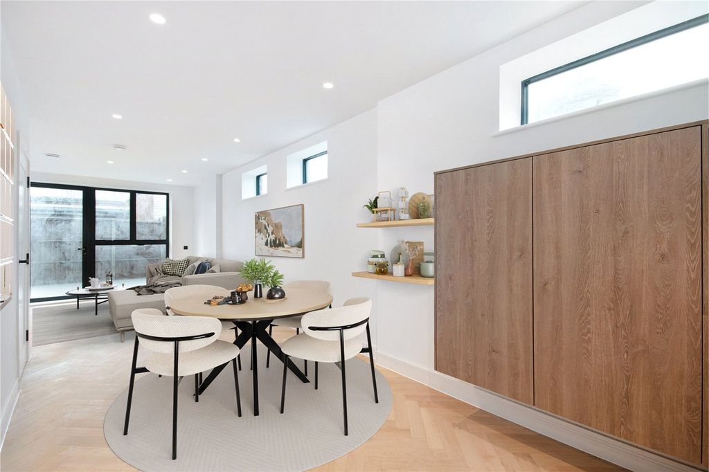 Property photo 3 of 13 Picture No. 17