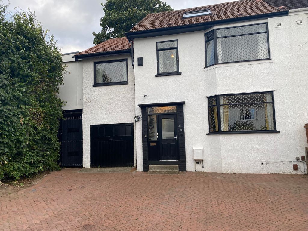Property photo 1 of 40