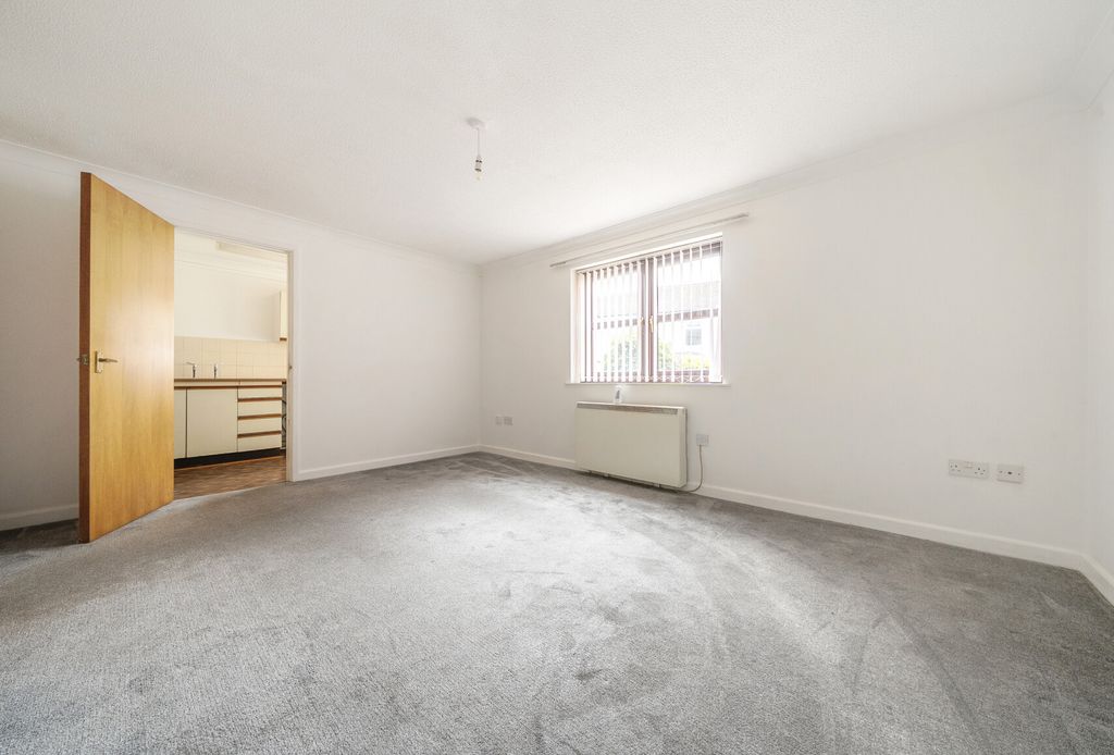 Property photo 2 of 15 1354375-9-68c15d1...