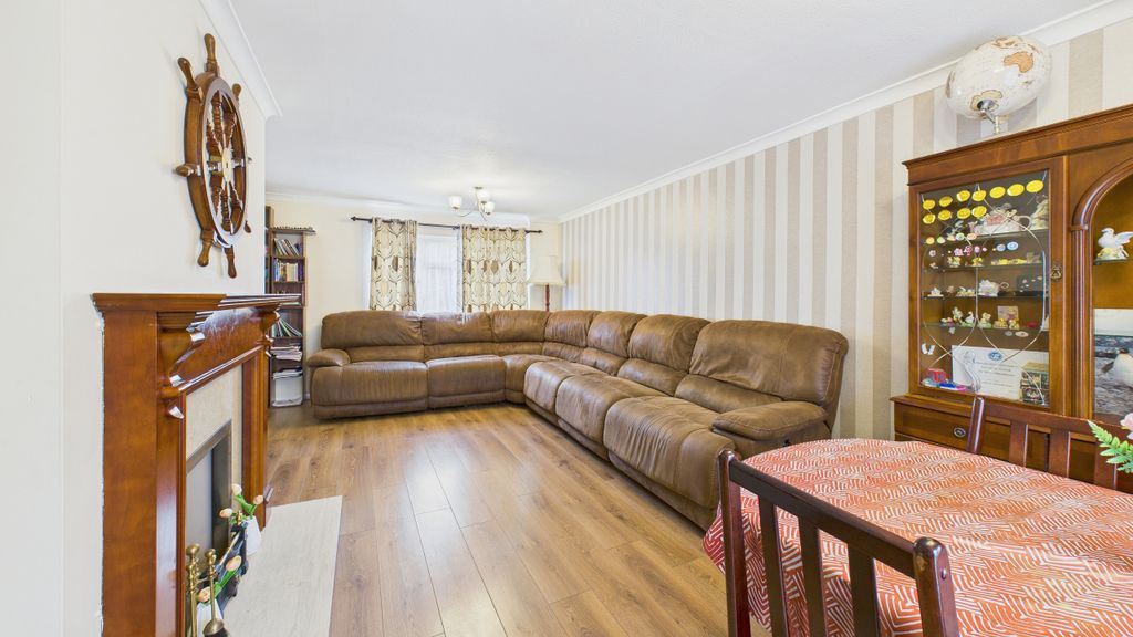 Property photo 3 of 15 Cam04968G0-Pr0071-Still004