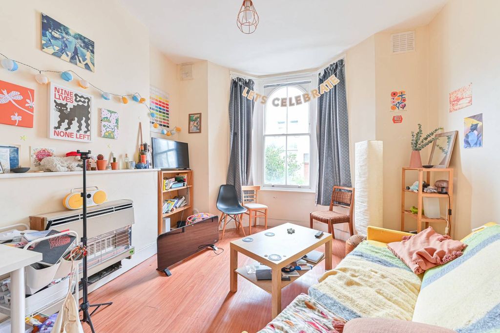 Property photo 3 of 18