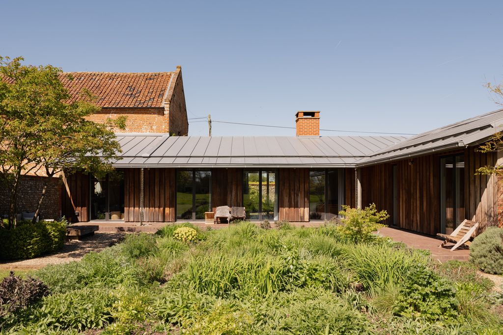 Property photo 3 of 40 343209 - Tithe Barn, Edgefield-21.Jpg