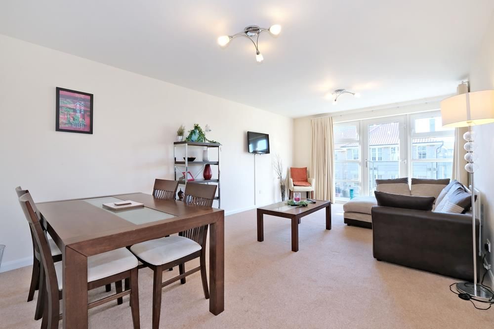 Property photo 3 of 15 Lounge