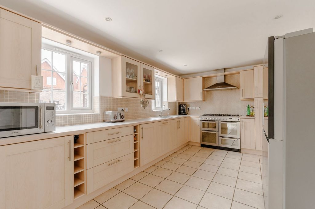 Property photo 2 of 25