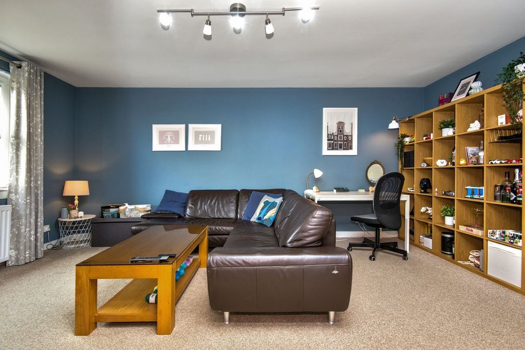 Property photo 2 of 18