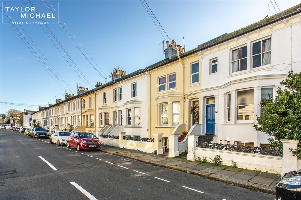 Property photo 1 of 12 Front