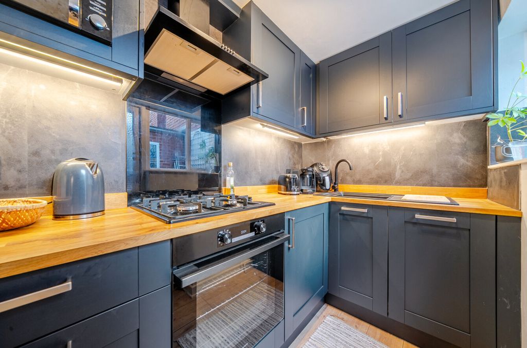 Property photo 2 of 21 1386201-11-692972Fa00E30