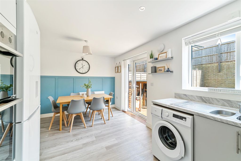 Property photo 3 of 18 Kitchen/Diner