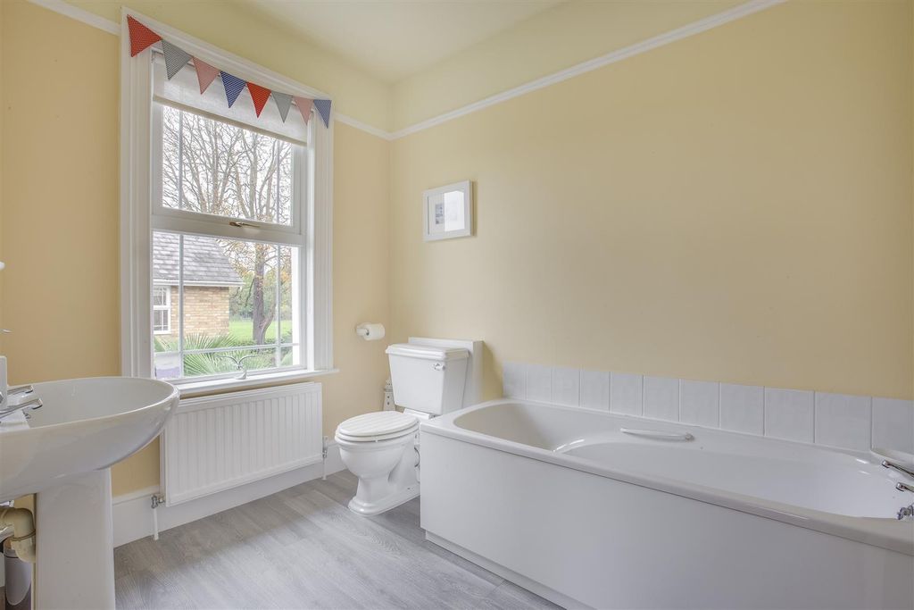 Additional image 27 of 6 bed detached house for saleThe Ride, Totternhoe, Bedfordshire LU6