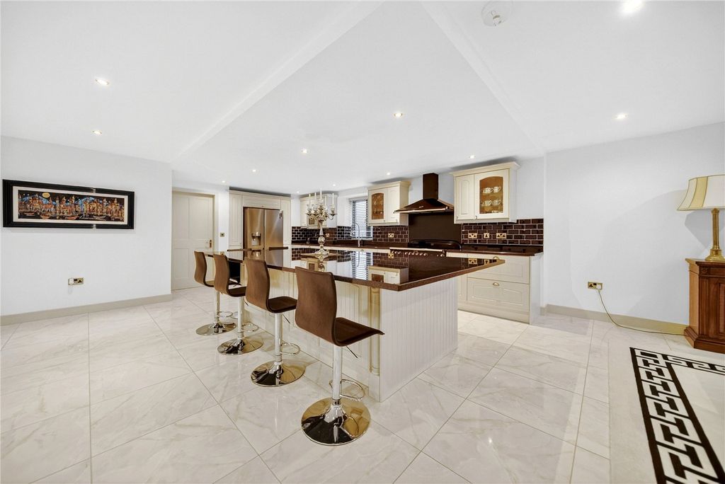 Property photo 1 of 17 Kitchen