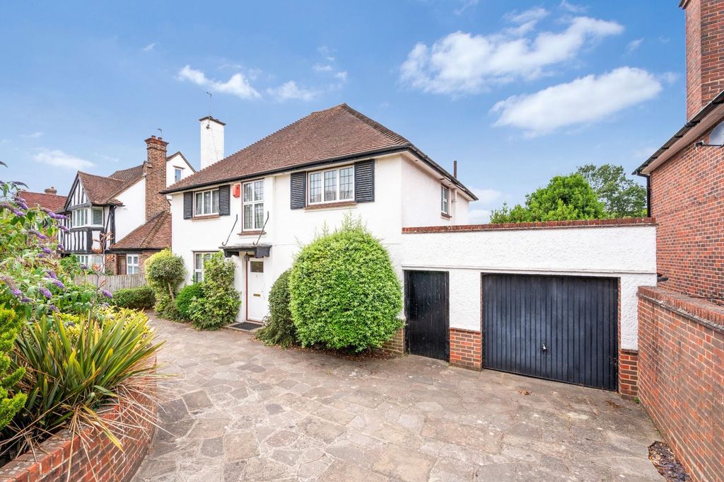 Property photo 1 of 19 Alexandra Road
